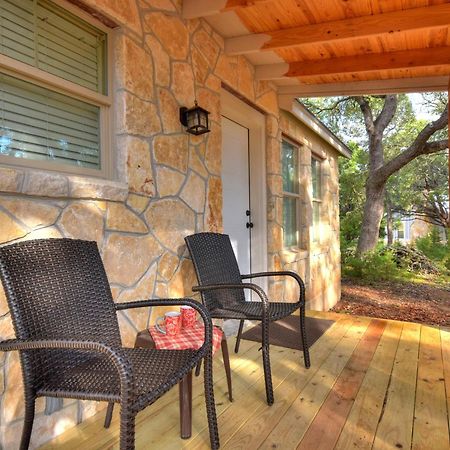 Cabins At Flite Acres - Mockingbird Cabin Wimberley Exterior foto